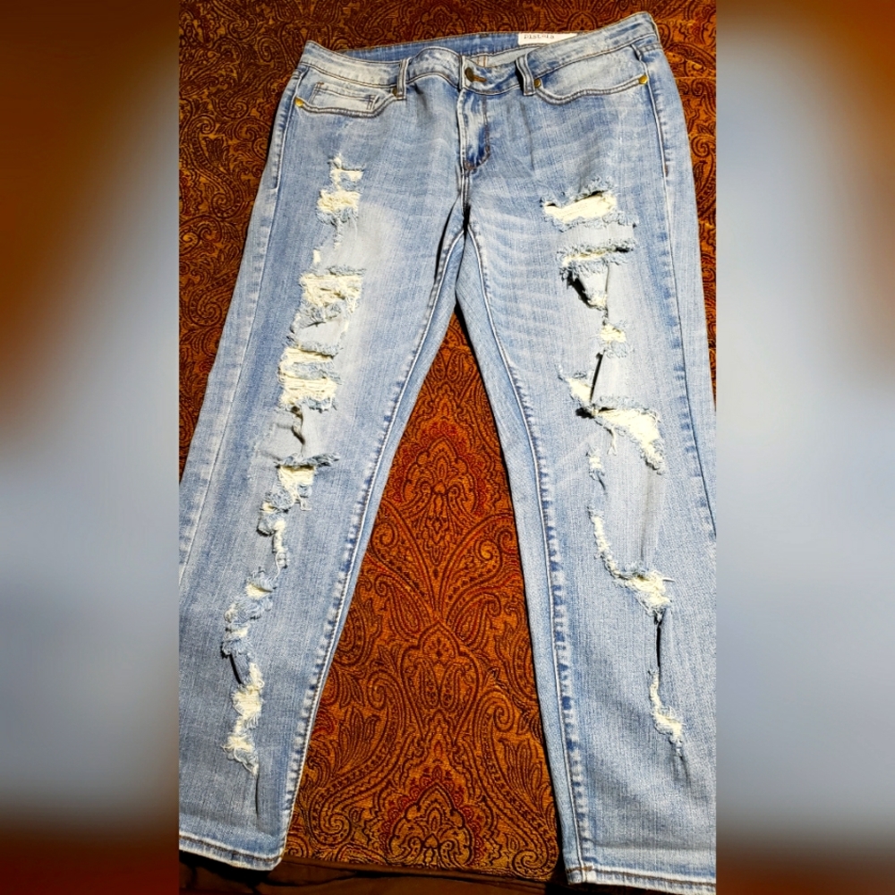 Women's ripped jeans.👖🛍
